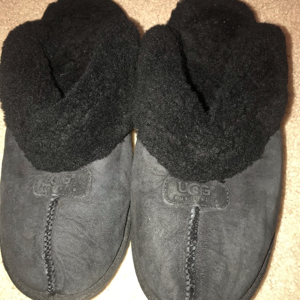 Women’s UGG indoor/ outdoor slipper shoes